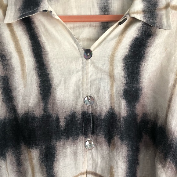 Tie dye blouse with abalone buttons - Picture 2 of 3